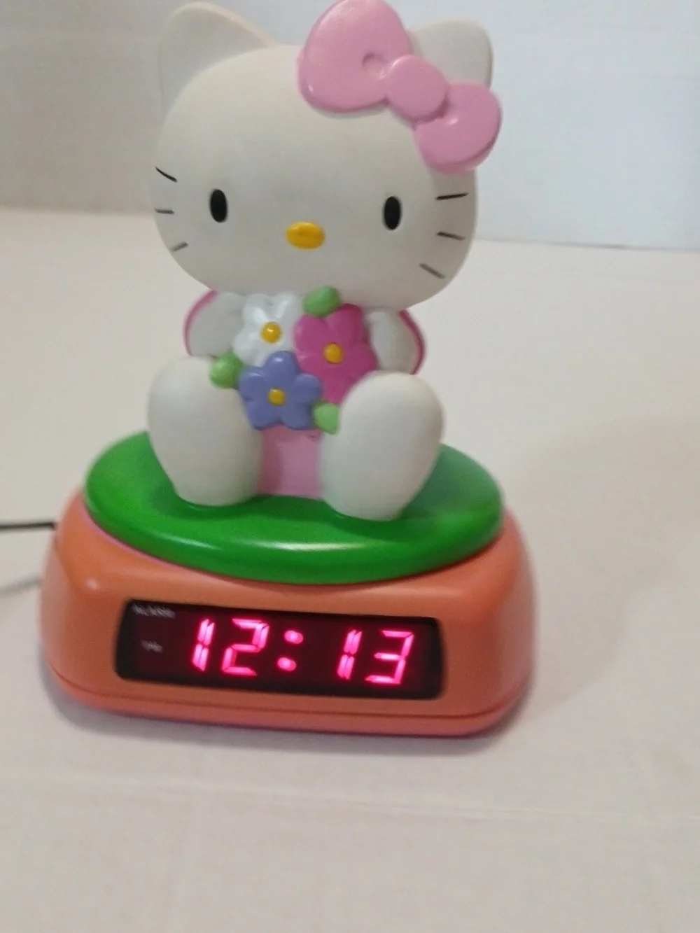 VTG Saniro Y2K Hello Kitty Pink Bow Flower ALARM Clock NIGHT LIGHT(NEEDS BULB)